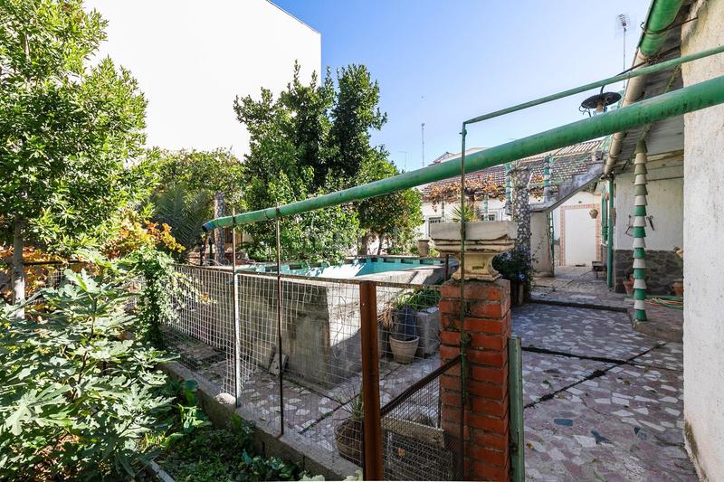 Foto b047451c-9803-40b5-be2b-bfa33df3a6f5. Casa gran oportunidad para invertir en el centro ! en Albolote