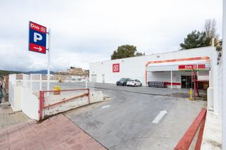 Local Comercial a Castillo de Locubín. Supermercado alquilado a día.