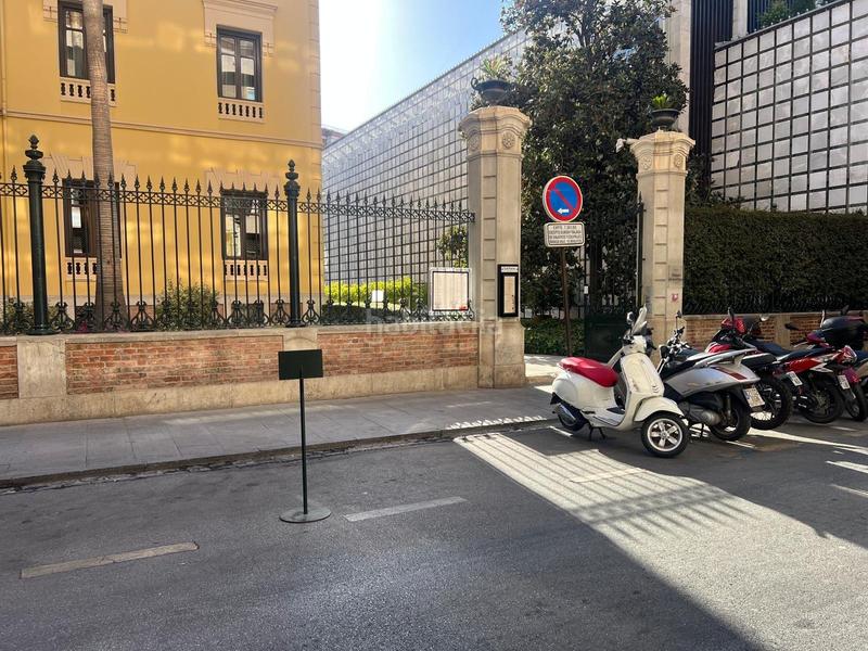 Foto e47e7edd-e301-4e71-989e-9c08739dc144. Location local commercial dans Centro - Sagrario Granada