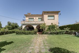 Casa a Dílar. Casa señorial con terreno en dílar