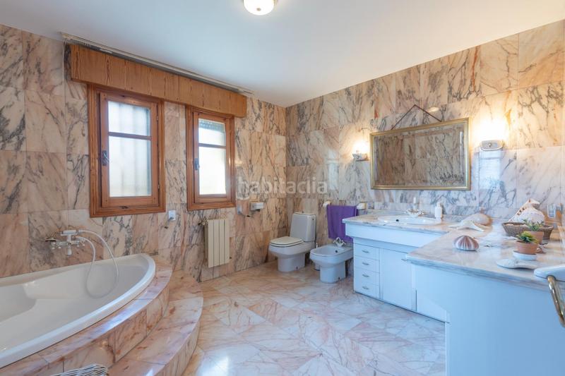 Foto 2703c744-4f9a-412f-a909-aa086ee3368e. Chalet magnifico chalet con amplios jardines y piscina en cortijo del aire! en Albolote