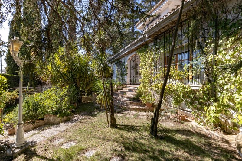 Foto 5ba26a0f-e7b1-40c1-bdb6-d4aee4ce8f62. Chalet magnifico chalet con amplios jardines y piscina en cortijo del aire! en Albolote