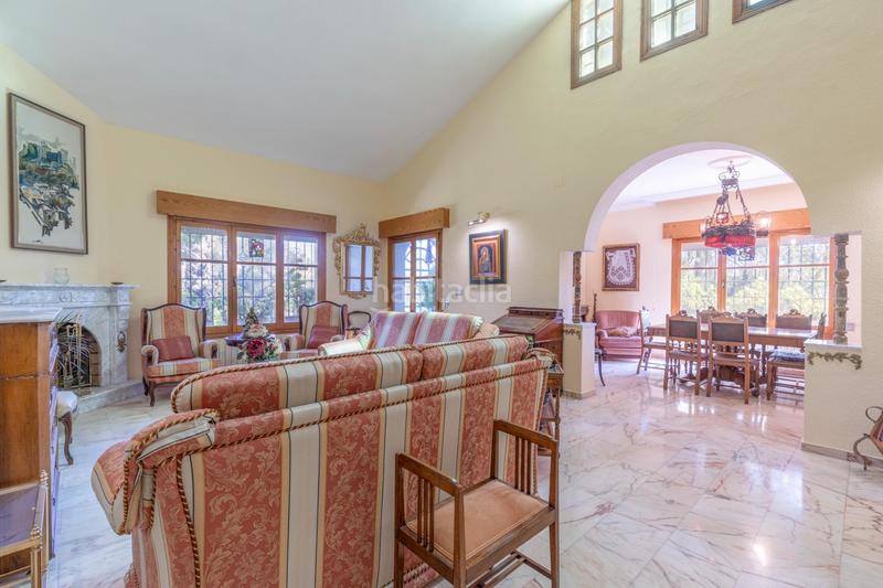 Foto 6a79c372-6c36-41b9-ac2c-c42b5973e066. Chalet magnifico chalet con amplios jardines y piscina en cortijo del aire! en Albolote
