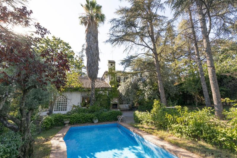 Foto 6ba95fe1-ad4b-48a5-9296-de16f896ada9. Chalet magnifico chalet con amplios jardines y piscina en cortijo del aire! en Albolote