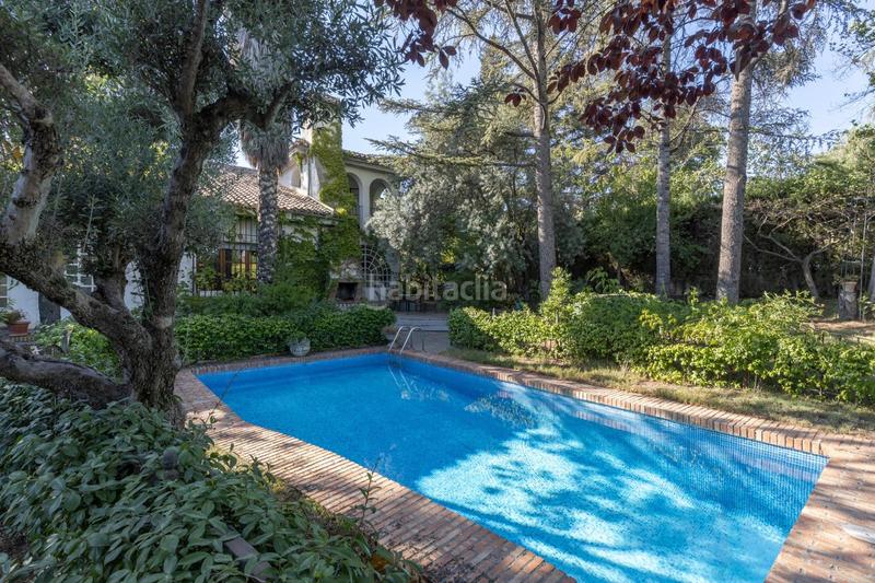 Foto b8b8d722-4b82-4373-ab31-64186f360761. Chalet magnifico chalet con amplios jardines y piscina en cortijo del aire! en Albolote