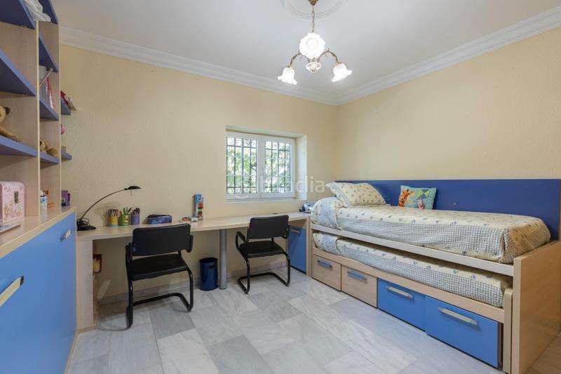 Foto c9cb7d08-352b-4d4c-b361-436ae5b29ff9. Chalet magnifico chalet con amplios jardines y piscina en cortijo del aire! en Albolote