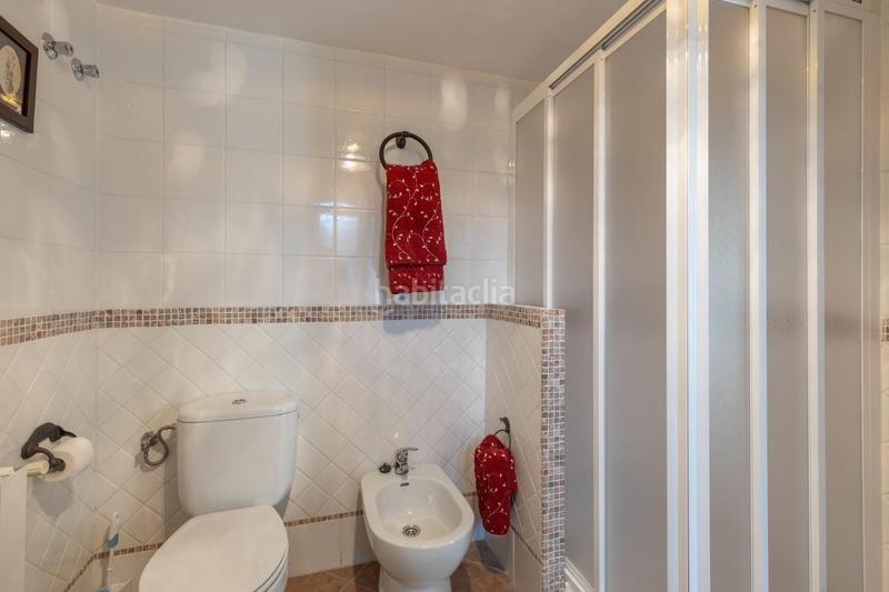 Foto d703cfa5-b698-4e2f-a190-732d50f0adc7. Chalet magnifico chalet con amplios jardines y piscina en cortijo del aire! en Albolote