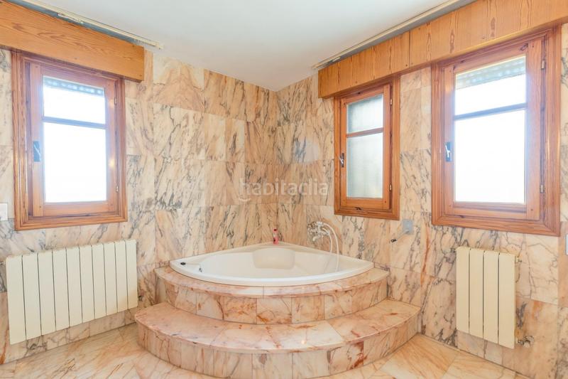 Foto da776165-cf6e-49a5-9b50-6ea5ddc9d3ac. Chalet magnifico chalet con amplios jardines y piscina en cortijo del aire! en Albolote