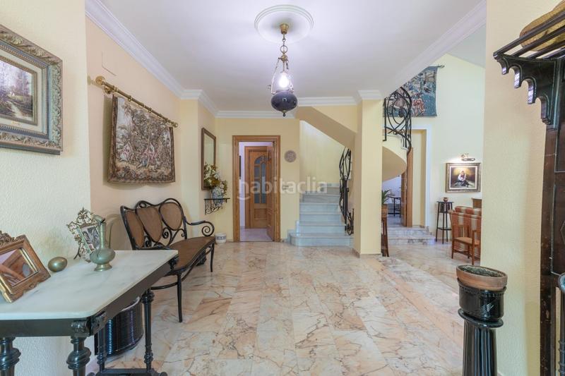 Foto e0a830e2-7fd4-463d-9a3a-eb481de55b08. Chalet magnifico chalet con amplios jardines y piscina en cortijo del aire! en Albolote