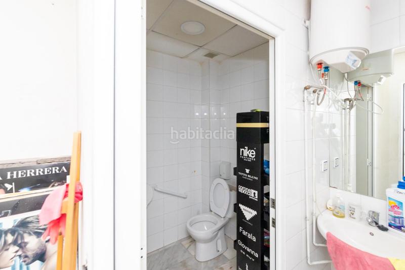 Foto 67800f6a-a201-494e-ac8f-bfeb12a3f784. Lloguer local comercial a Cervantes Granada