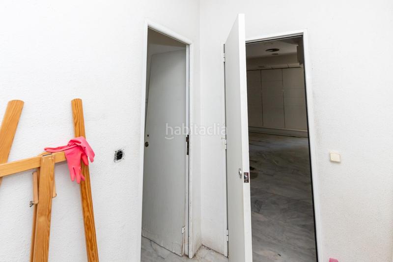 Foto 8fe549d5-2739-4e13-8d2d-10d3d03c6a8c. Lloguer local comercial a Cervantes Granada