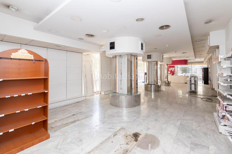 Foto a351ed55-59a9-4b87-971d-f89392690abc. Lloguer local comercial a Cervantes Granada