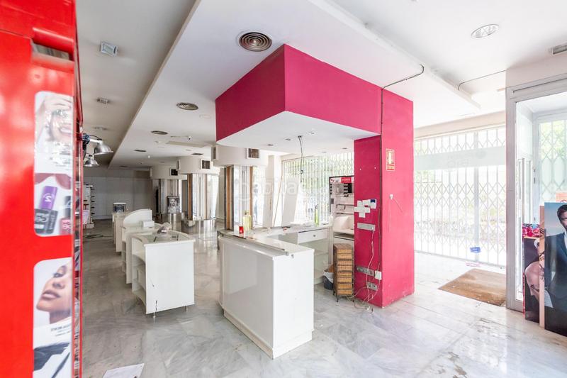 Foto 3051d31e-eaf1-4bdc-b80d-7e2d024c4e86. Rent business premise in Cervantes Granada