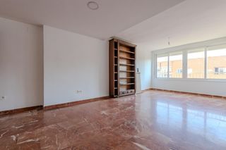 Lloguer Pis a Cervantes. Se alquila piso en última planta en alminares, 4 dormitorios