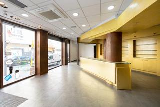 Local commercial à Pajaritos. Magnifico local en esquina en pajaritos, junto caleta y estacion