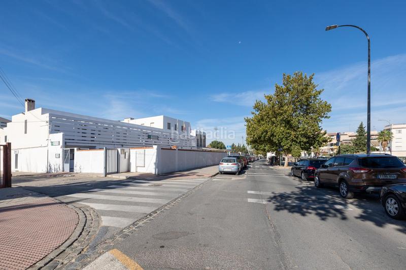 Foto f6e005bd-a555-47fc-b378-6a95f94a96cd. Local comercial  en el Campus de la Salud en Granada