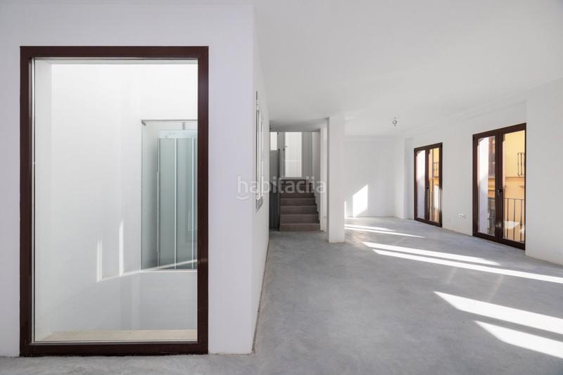 Foto ab009992-4ef9-4f5e-bc62-0e0ce49e6a58. Local comercial local en vertical alquilado a empresa ociohosteleria en Granada