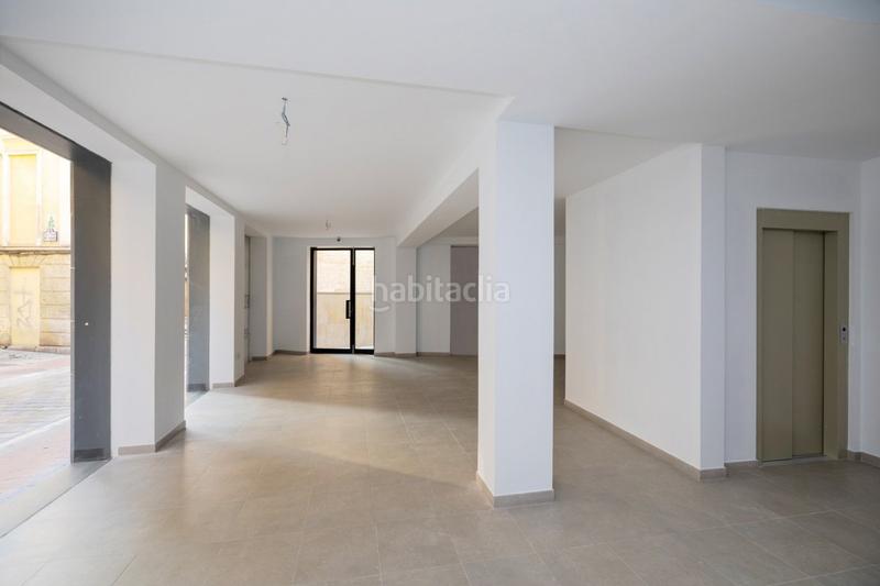 Foto f03bd237-8e74-42a4-bb4c-74b33a51b110. Local comercial local en vertical alquilado a empresa ociohosteleria en Granada
