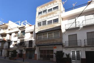 Casa  Calle real. Venta de casa con local comercial en el mismo centro de lanjarón