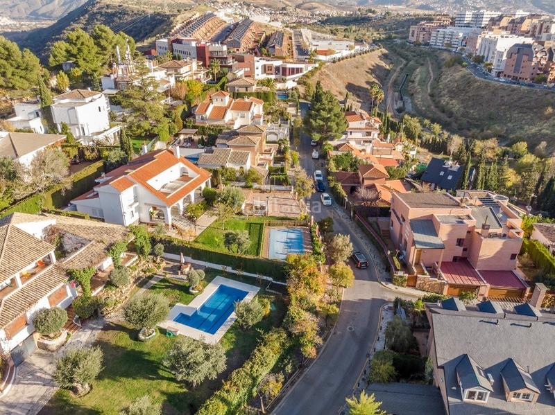 Foto 2a3350a5-7d5c-4e17-bd84-dd1231450890. Chalet  independiente con la mejor parcela en la prestigiosa urbanización de el serrallo en Granada