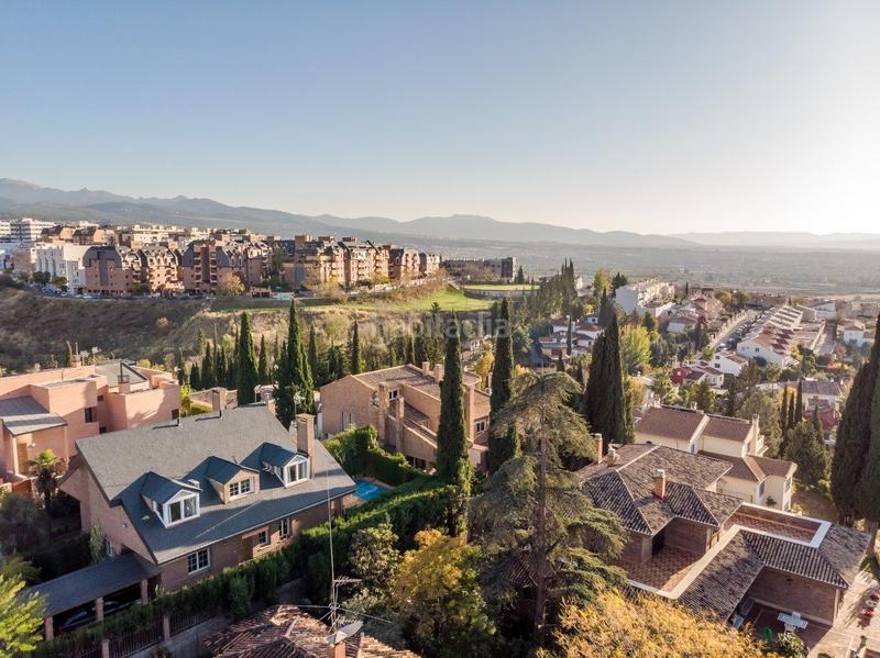 Foto 4fde4015-a582-4776-be80-3f3ffe895b70. Chalet  independiente con la mejor parcela en la prestigiosa urbanización de el serrallo en Granada