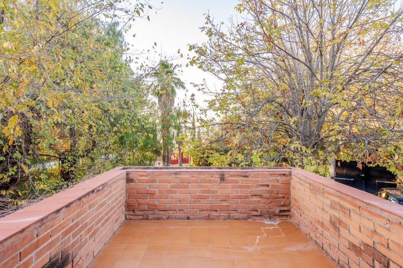 Foto a2dcb4db-3c6a-4652-ad44-d28a21b526c0. Chalet  independiente con la mejor parcela en la prestigiosa urbanización de el serrallo en Granada