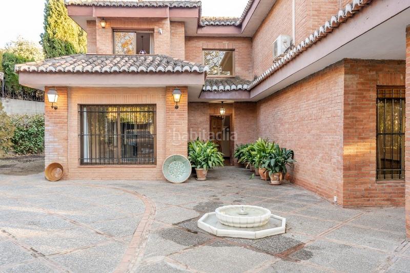 Foto c332a69c-211c-4b5d-8863-17015d2a2750. Chalet  independiente con la mejor parcela en la prestigiosa urbanización de el serrallo en Granada