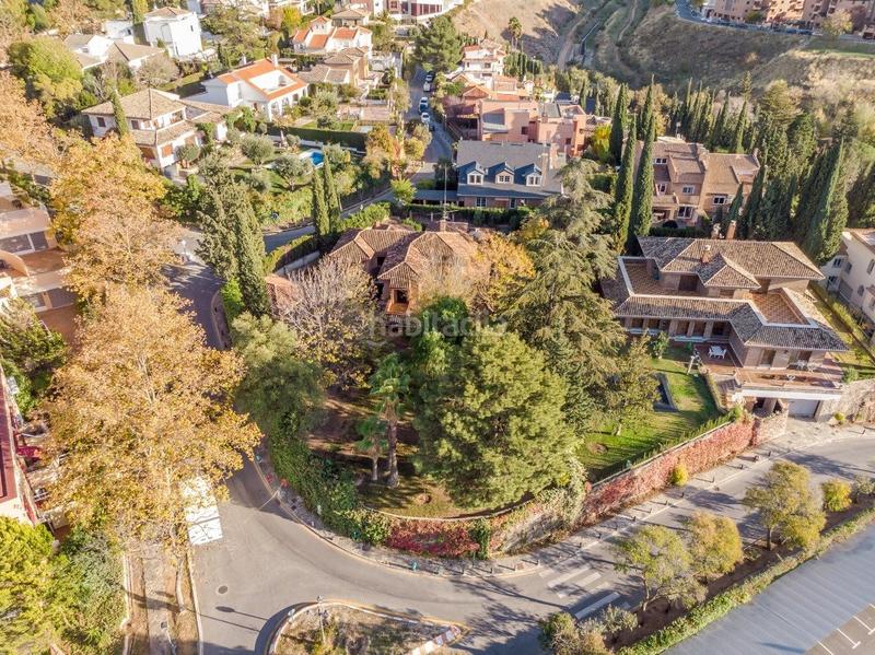 Foto c5180810-c7b6-4c8a-9c94-94b3b5276bbd. Chalet  independiente con la mejor parcela en la prestigiosa urbanización de el serrallo en Granada