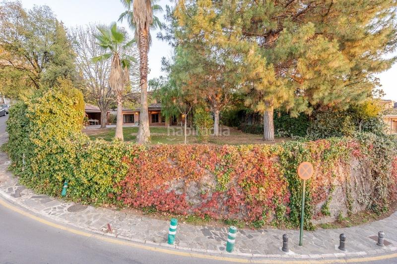 Foto d95f4599-6fc1-4722-96ce-aedf5c8e5abf. Chalet  independiente con la mejor parcela en la prestigiosa urbanización de el serrallo en Granada