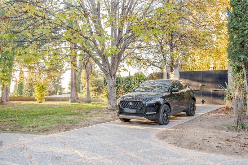 Foto f32a5c4f-a252-4ba8-912e-4ef53fa4f03f. Chalet  independiente con la mejor parcela en la prestigiosa urbanización de el serrallo en Granada
