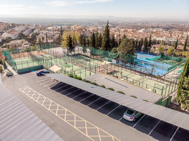 Foto f8591df4-9a25-4810-a981-6c6a633f5bbb. Chalet  independiente con la mejor parcela en la prestigiosa urbanización de el serrallo en Granada