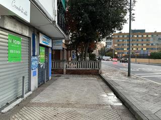 Location Local commercial à Barrio de Zaidín. Local en avda dilar cruce con avda américa.