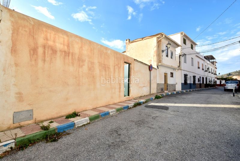 Foto bcefec1b-aee1-4b1e-8c5f-302d7b671682. Casa adossada a Lanjarón