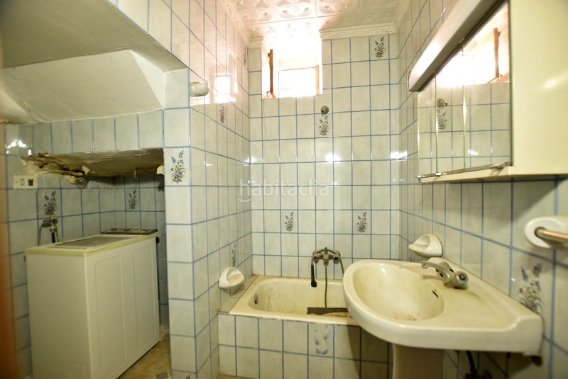 Foto d38d5a88-eb8d-42ee-ac28-37fe08fc278f. Casa adossada a Lanjarón