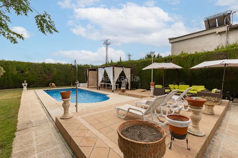 Foto bb47b61a-5688-4dab-8104-35edbafa8ba2. Casa en avenida del suspiro del moro 151 chalet con piscina en urbanización suspiro del moro en Otura