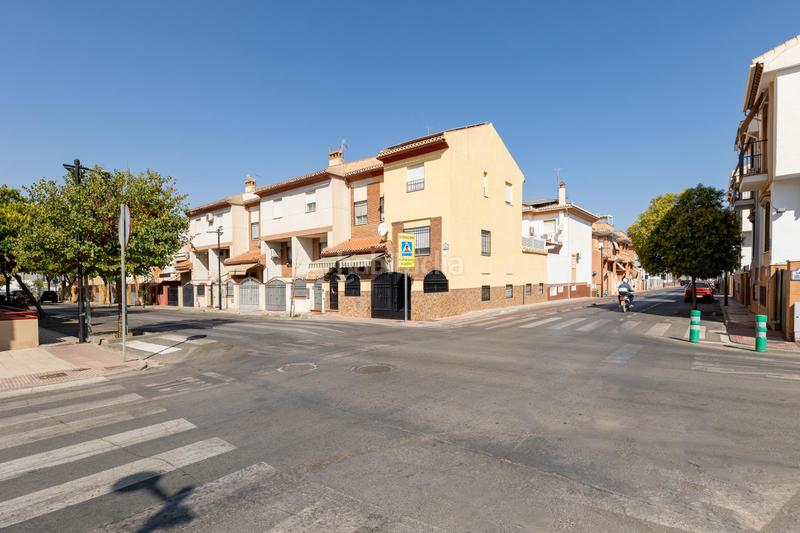 Foto c8d78ec8-cc65-40e5-b895-478885503df6. Casa  adosada junto al nevada en San Miguel Armilla