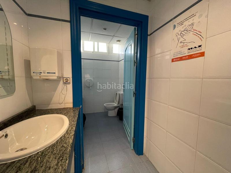 Foto 729ad654-e1b9-4669-8761-ac84de5f4eba. Lloguer local comercial a Cervantes Granada