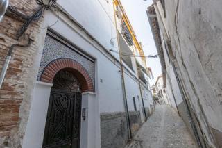 Building in Beteta 36. Edificio en venta completo junto a gran vía bajo albaicín