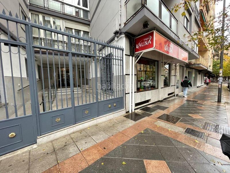 Foto f04b8dc3-b8d5-4c2e-9f72-b84aef4e71f6. Location local commercial dans Centro - Sagrario Granada