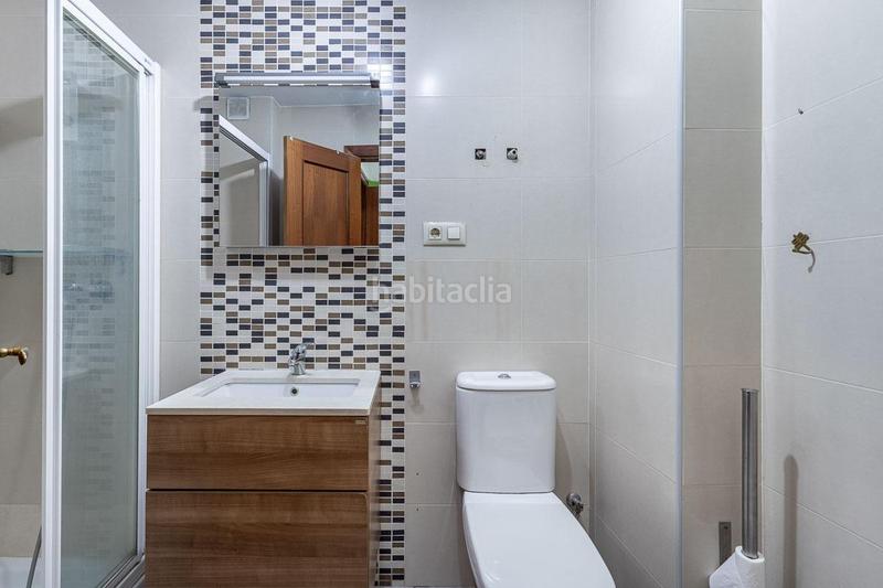 Foto 0e7d75e5-32d0-4b26-aff2-8148fc9667b5. Piso  con garaje en plena calle molinos. en San Matías - Realejo Granada