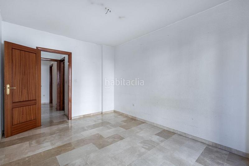 Foto 8f183b1d-2794-4ea4-98c9-5fcb1a7ef288. Piso  con garaje en plena calle molinos. en San Matías - Realejo Granada