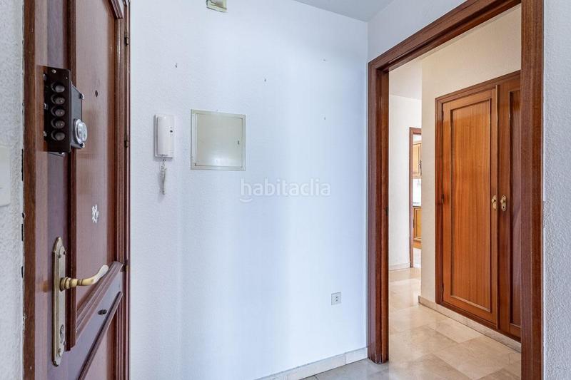 Foto b867f17d-6234-43e5-9d90-6a0e3013c28f. Piso  con garaje en plena calle molinos. en San Matías - Realejo Granada