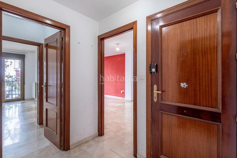 Foto c40cc7db-49a5-4d2f-8a09-b3a2ca3abd56. Piso  con garaje en plena calle molinos. en San Matías - Realejo Granada
