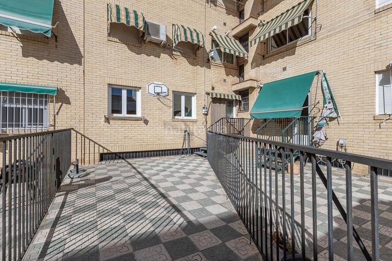 Foto de76bb71-4765-4433-ba82-59ca20f03fb0. Piso  con garaje en plena calle molinos. en San Matías - Realejo Granada