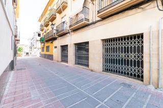 Geschäftsraum in Calle ronda de belen 27. Local comercial en santa fe.