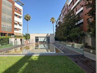 Lloguer Pis a Campus de la Salud. Alquiler de piso en residencial con piscina y garaje  campus de
