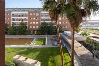Lloguer Pis a Campus de la Salud. Alquiler de piso en residencial con piscina y garaje  campus de