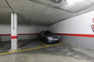 Aparcament cotxe  Paseo paseo de la bomba, 13 13. Espaciosa plaza de garaje con cargador eléctrico en el corazón d
