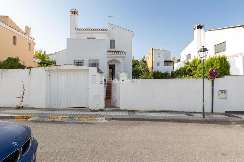 Foto f52bca8e-f2e1-443a-bac4-d31786eb6ed2. Chalet  con gran parcela y piscina en loma verde, en Albolote