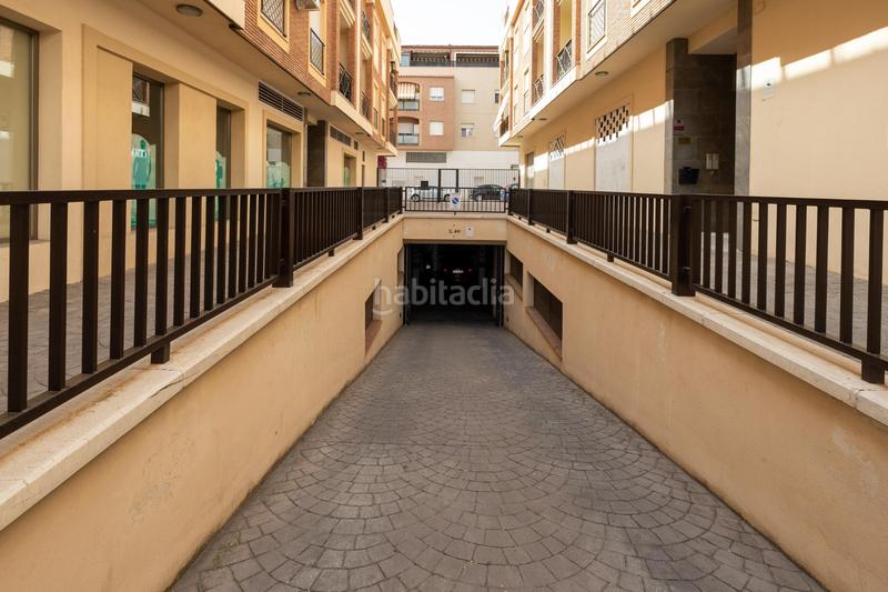 Foto 3653d83d-f84d-4132-ba8f-5b4a33a78708. Aparcament cotxe a Atarfe